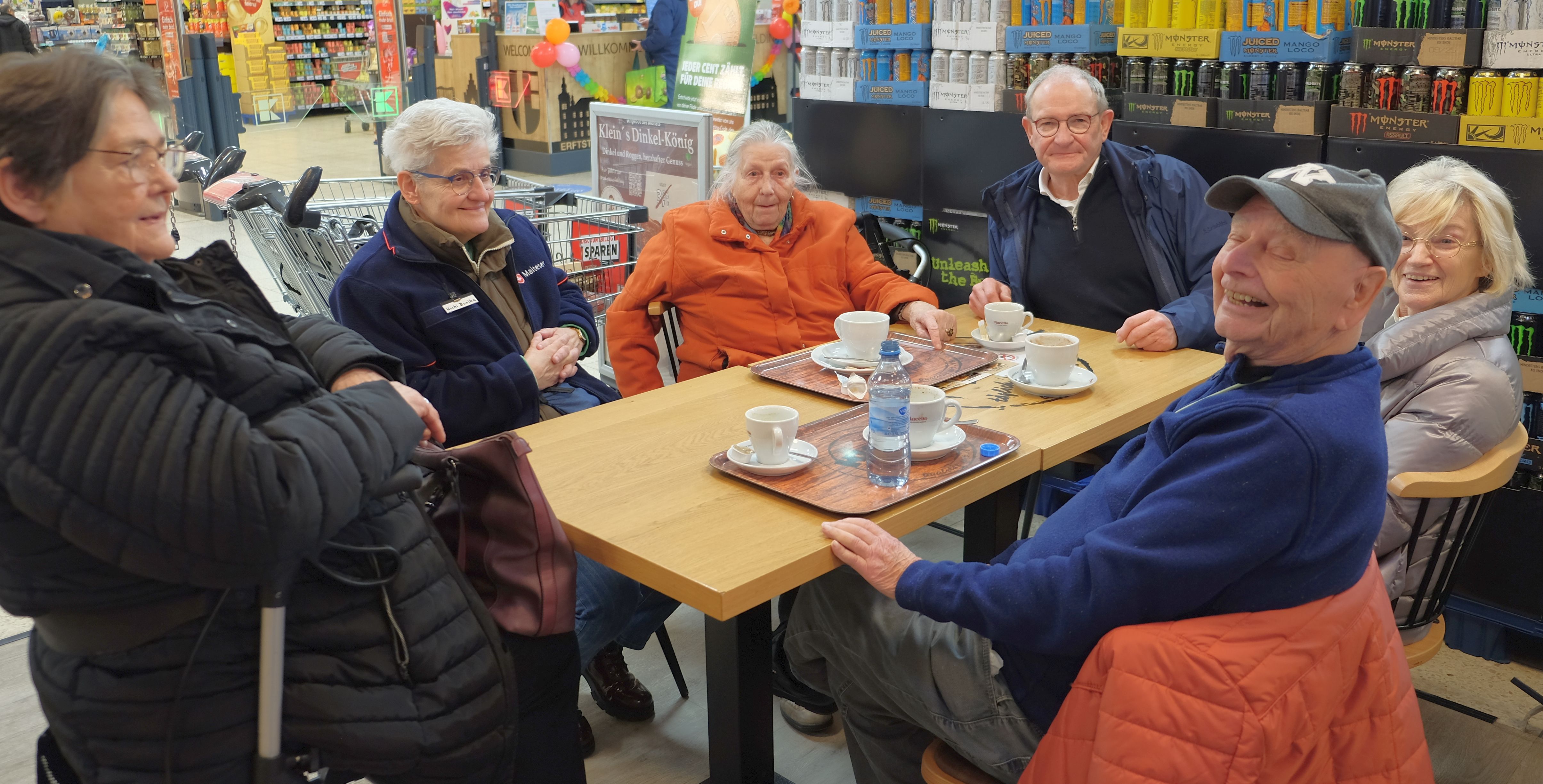 02_Kaffeetrinken nach dem Einkauf.jpg