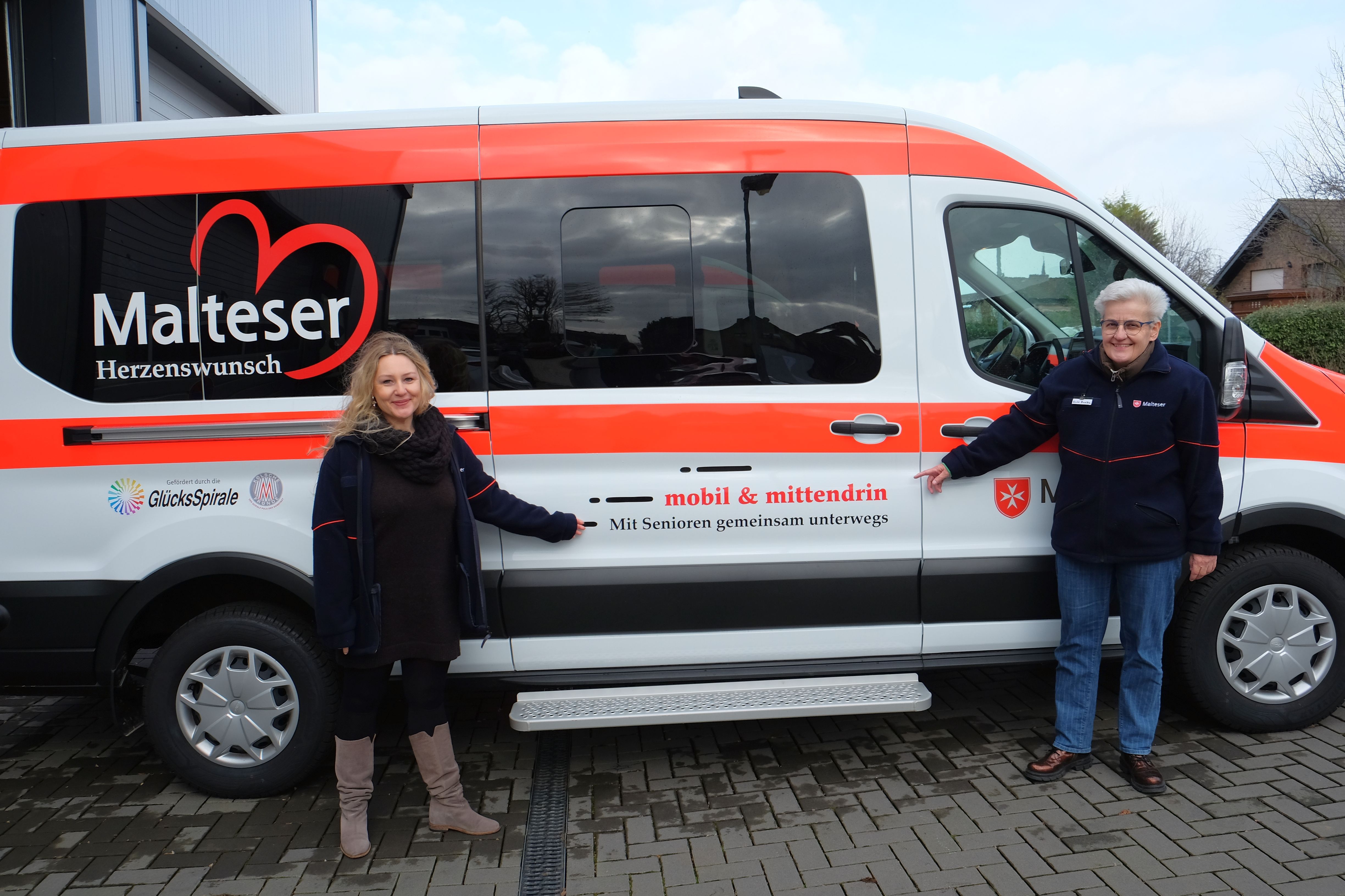 Malteser Mehrzweckmobil erfüllt Herzenswünsche und hilft älteren Menschen dabei mobil zu bleiben