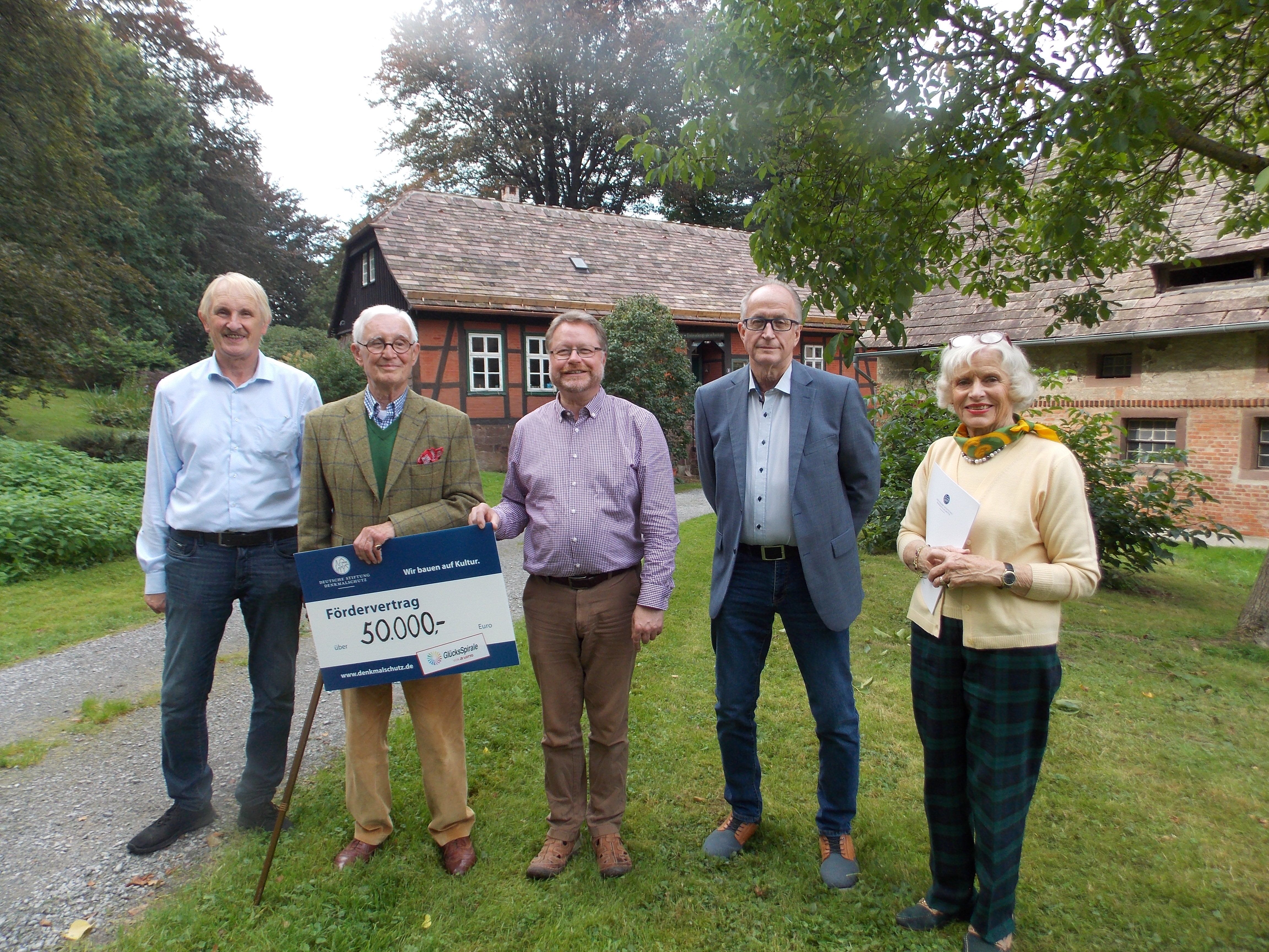 2023-09-28 Dachsanierung für Rittergut Friedrichshausen.jpg