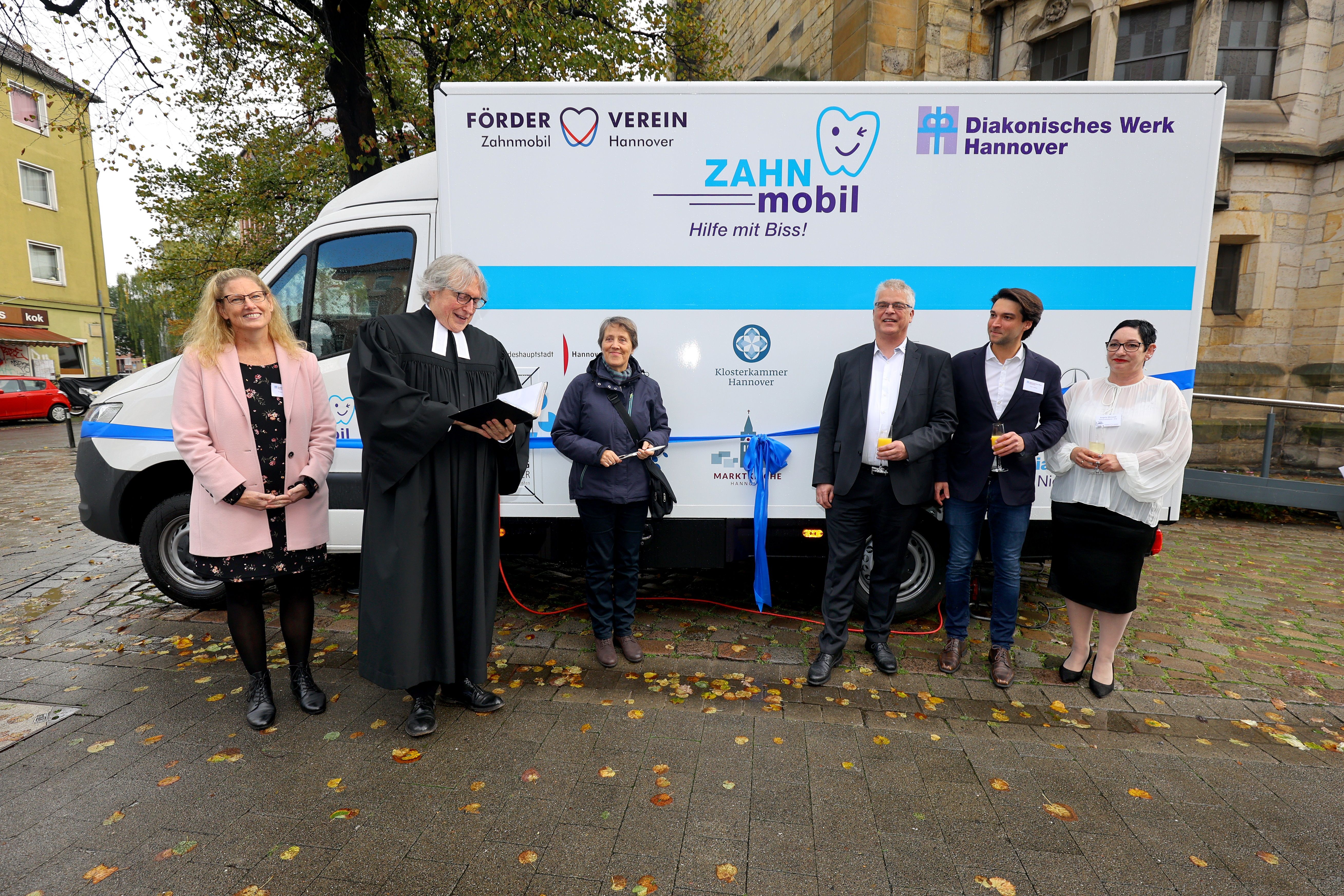 231021ML_Uebergabe_Zahnmobil_09.jpg