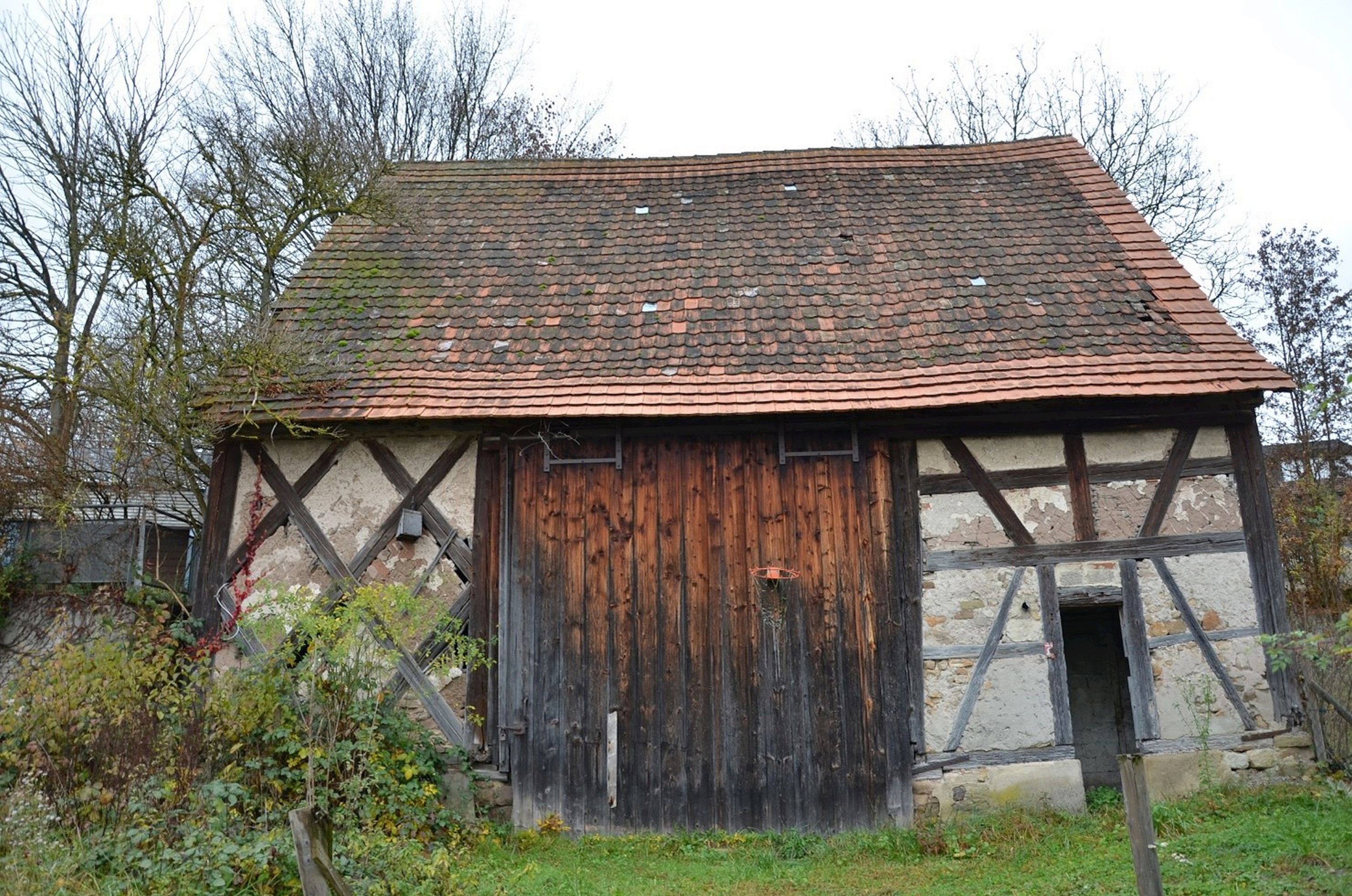 Aussenansicht einer alten Scheune