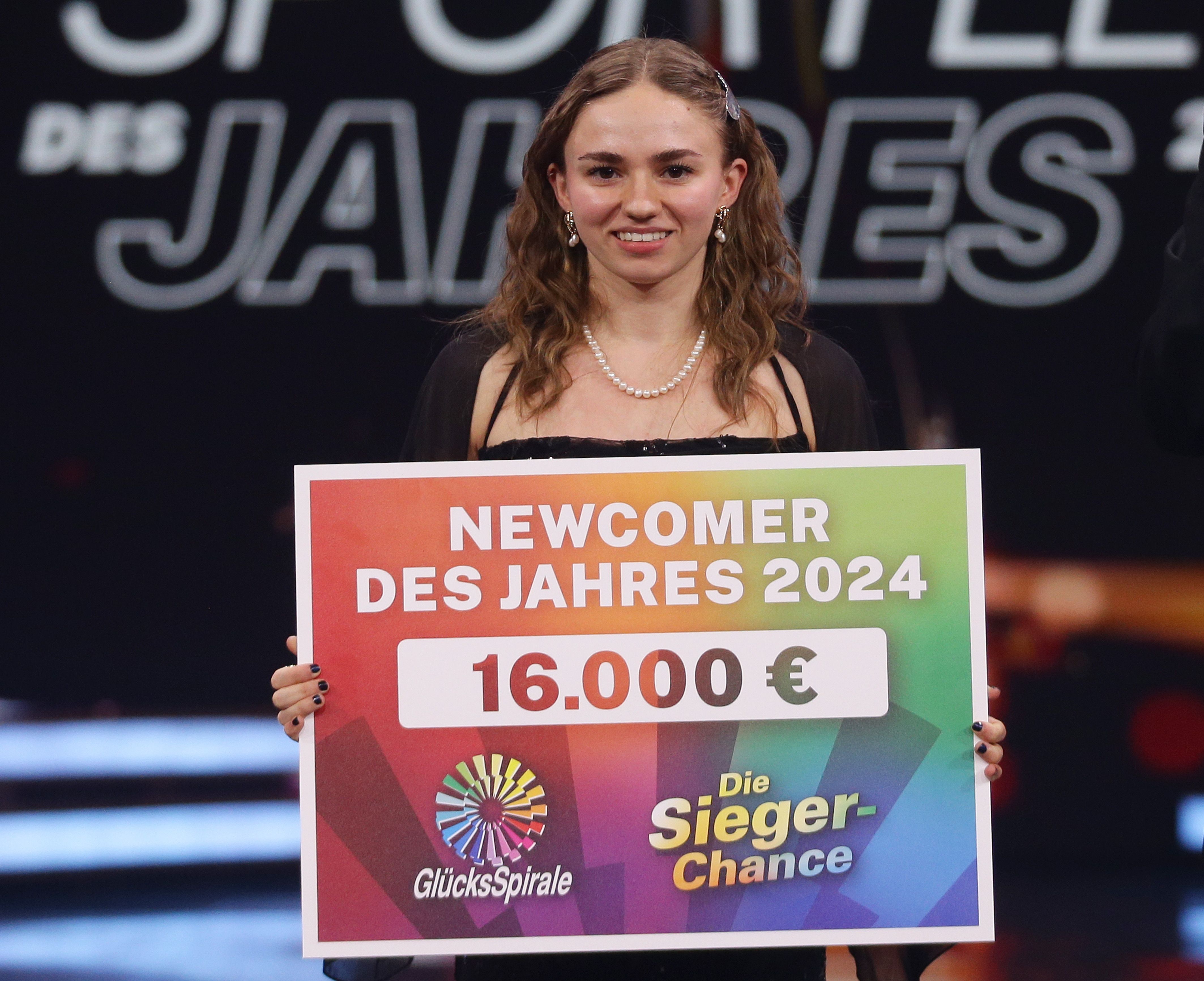 Die Sieger-Chance kürt Synchron-Schwimmerin Klara Bleyer zum Newcomer des Jahres 