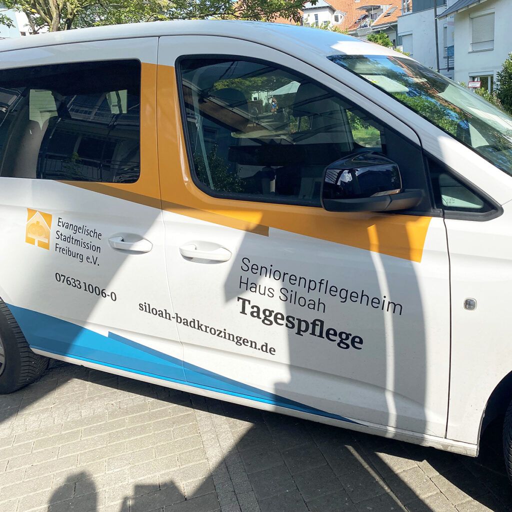 Neues Fahrzeug für Senior*innen in Bad Krozingen: GlücksSpirale schenkt Mobilität und Lebensfreude