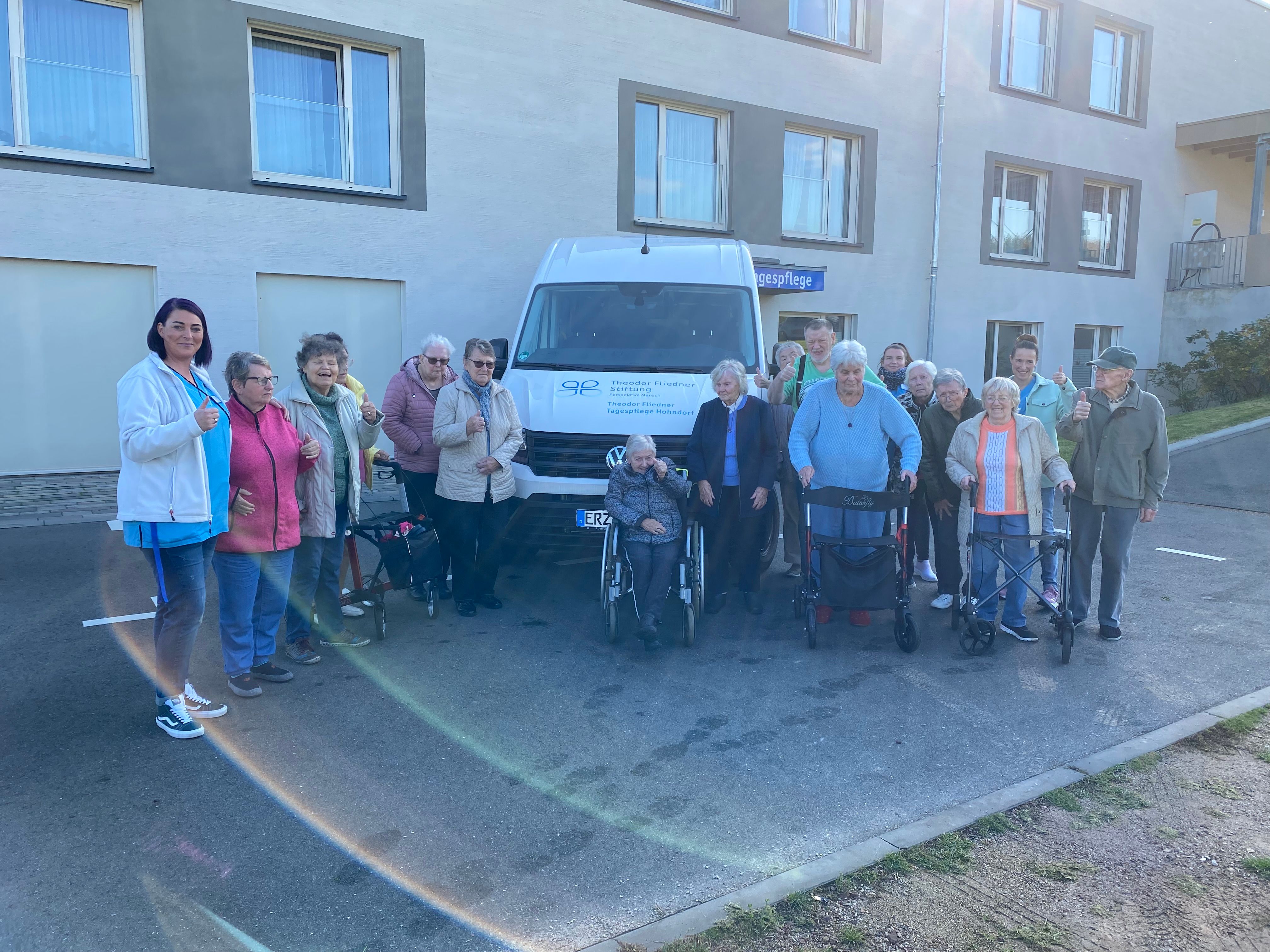 Unterwegs ins Glück: Neuer Tagespflegebus bringt frischen Wind in den Alltag