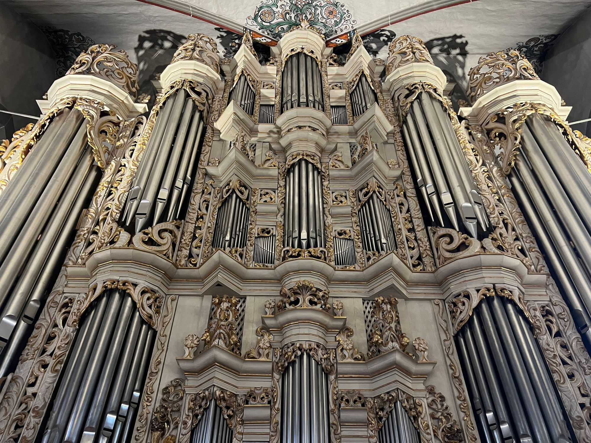 Nahaufnahme einer Orgel