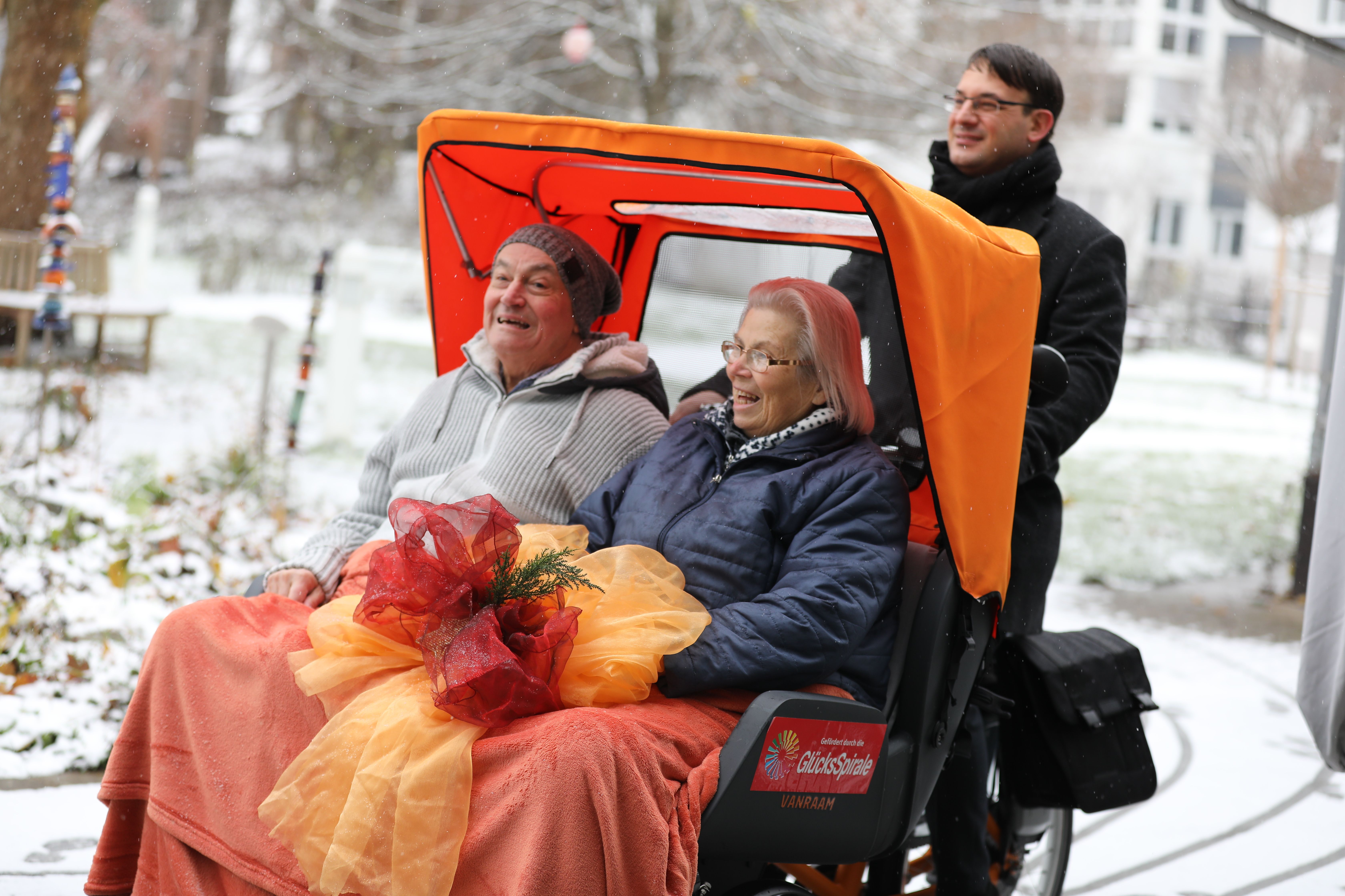 Freiheit und Freude auf zwei Rädern: Die Rikscha des Glücks im Pflegezentrum St. Elisabeth