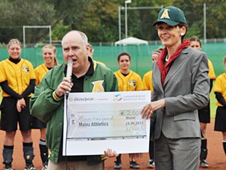 Schläger, Handschuhe, Chancengleichheit – Mainz Athletics setzt das Zeichen